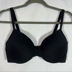 Just Be, Bra. Size 38D. In like new condition!